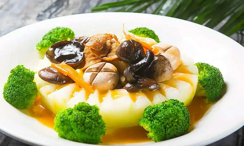 美味可口的金针菇菠菜家常菜